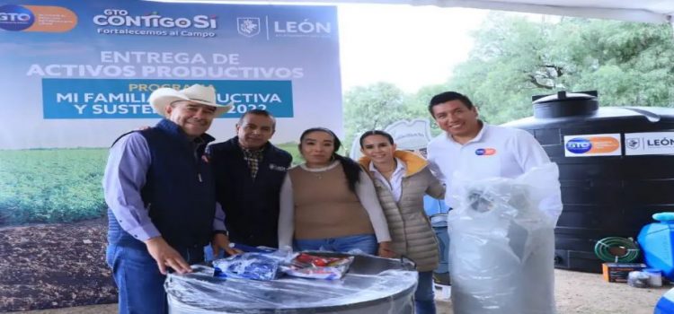 Entregan apoyos de Mi Familia Productiva en León