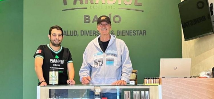 Vicente Fox abre segunda tienda Paradise en León