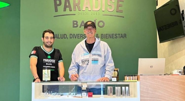 Vicente Fox abre segunda tienda Paradise en León