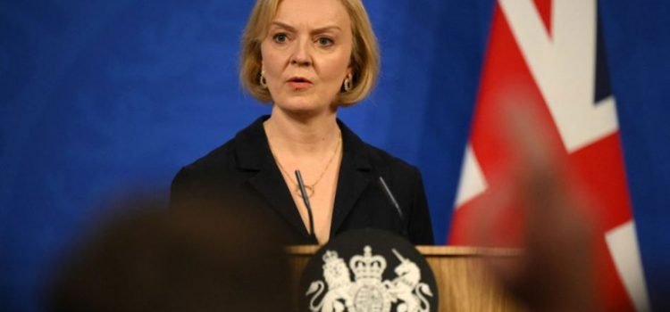 Liz Truss renuncia como primera ministra de Reino Unido
