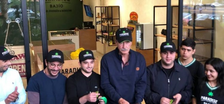 Inaugura Vicente Fox segunda tienda Paradise en León