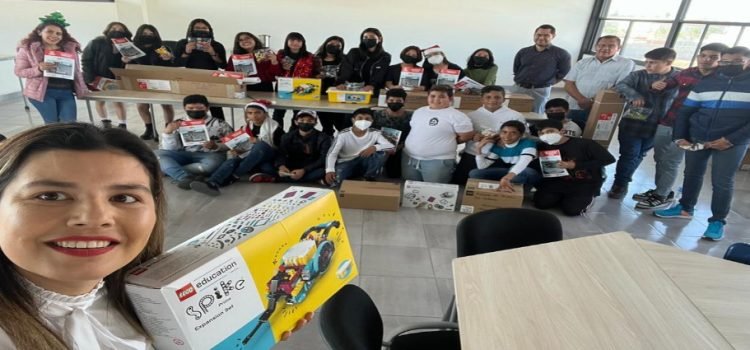 Reciben estudiantes kits de robótica del programa First Lego League