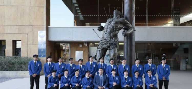Se gradúa primera generación de prepa militarizada en León