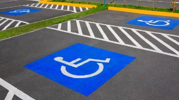 Infraccionarán a quienes no respeten lugares para personas con discapacidad en León