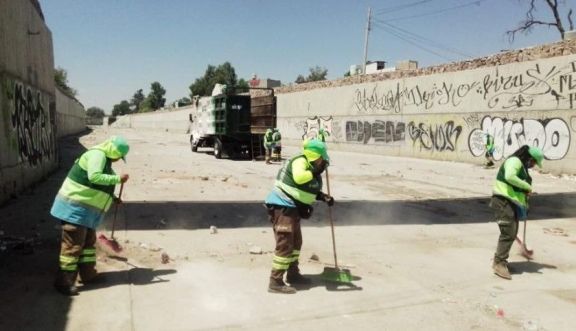 Limpian arroyos en León para prevenir inundaciones