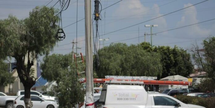 Trabajador de servicio de internet se electrocuta en la Central de Abastos de León