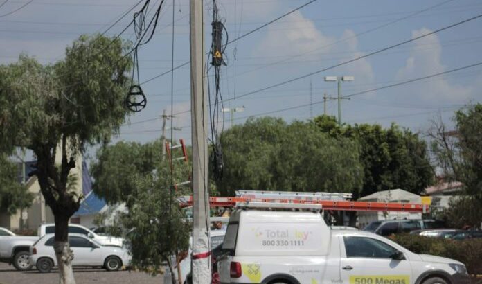 Trabajador de servicio de internet se electrocuta en la Central de Abastos de León