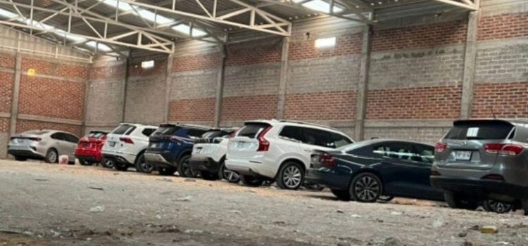 Recuperan 9 vehículos robados de agencia de autos en León