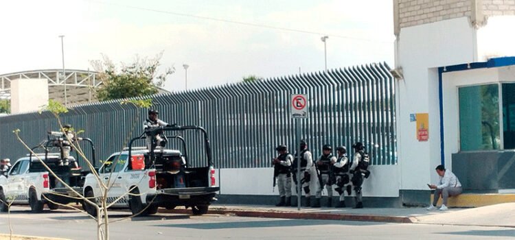 Lanzan explosivo a comandancia de Celaya, Guanajuato