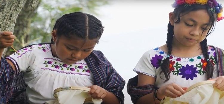 Niñas de Tzintzuntzan se pronuncian en contra la discriminación