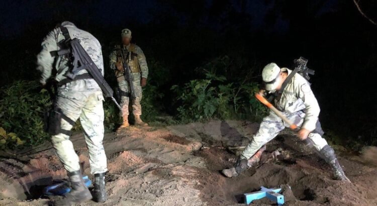 Aseguran tinacos enterrados con huachicol en Guanajuato y toma clandestina