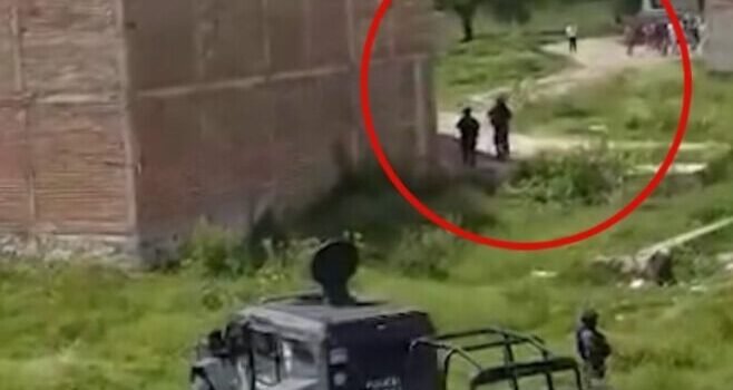 Policía de Guanajuato arroja piedras a mujer durante una detención en León