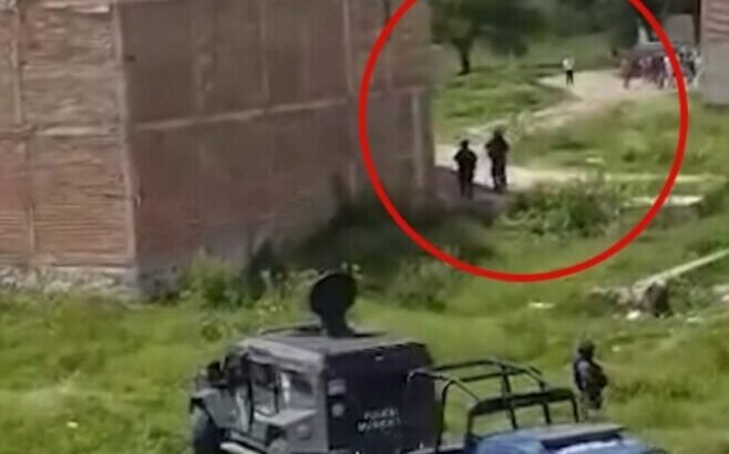 Policía de Guanajuato arroja piedras a mujer durante una detención en León