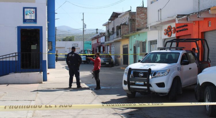 Madre policía y su hijo asesinados en violento ataque en su hogar en Guanajuato