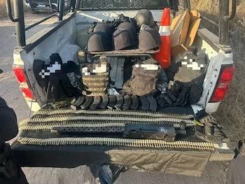 Sicarios del CJNG abandonan arsenal tras persecución en Guanajuato
