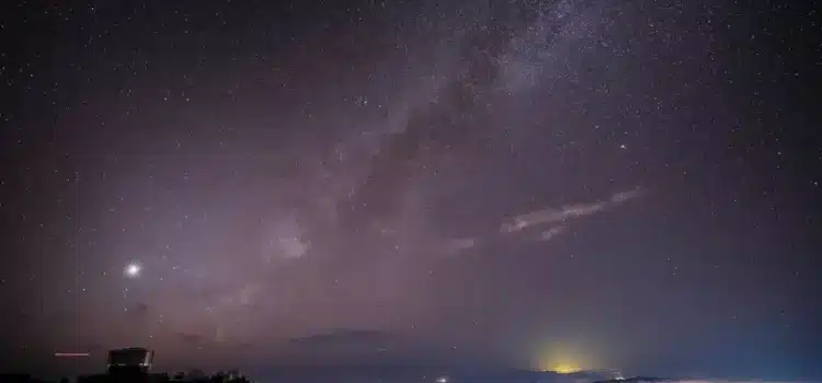 Astrónomos rastrean objeto interestelar que podría acercarse a la Tierra Astrónomos rastrean objeto interestelar que podría acercarse a la Tierra