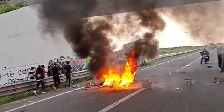 Habitantes bloquean carretera León-Aguascalientes en Guanajuato