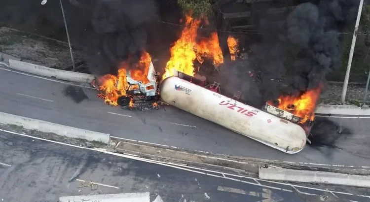 Dos guanajuatenses graves tras explosión de pipa en Tragedia en Iztapalapa