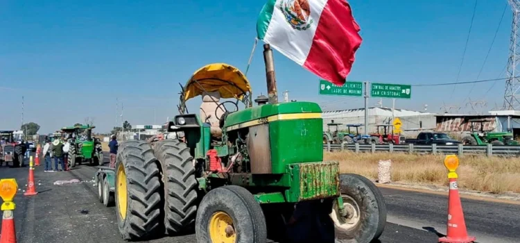 Abren carpetas de investigación contra 12 agricultores de Guanajuato tras bloqueos por precios del maíz Abren carpetas de investigación contra 12 agricultores de Guanajuato tras bloqueos por precios del maíz