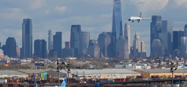 Aerolíneas de EU aceleran las cancelaciones de vuelos debido al cierre del gobierno